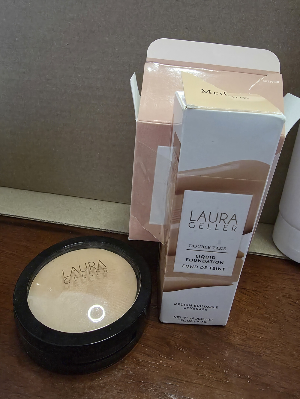 Laura Geller Liquid Foundation & Pressed Powder Duo-- MEDIUM